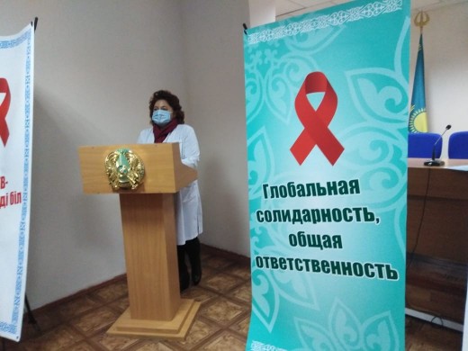 Briefing at the Zhambyl AIDS center