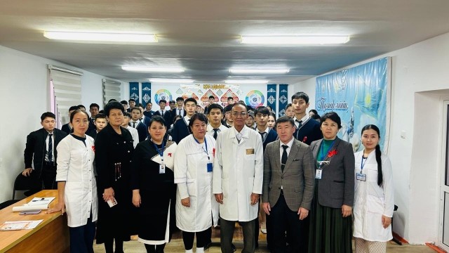 В Туркестане более 2000 старшеклассников получили информацию о ВИЧ