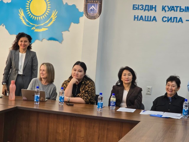 «От вызовов — к преобразованиям»: в колледже КазНУ прошла акция о ВИЧ
