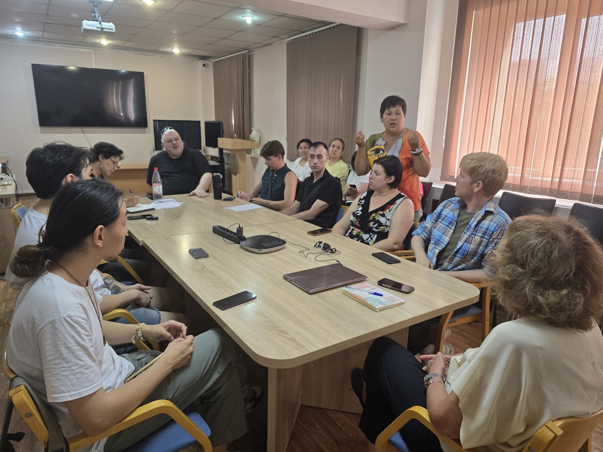 От профилактики до сопровождения: опыт «Community Friends» представили в КНЦДИЗ